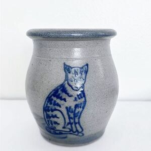 Vintage Rowe Pottery Works 1992 5" Cat Crock Cobalt Salt Glaze Cambridge WI